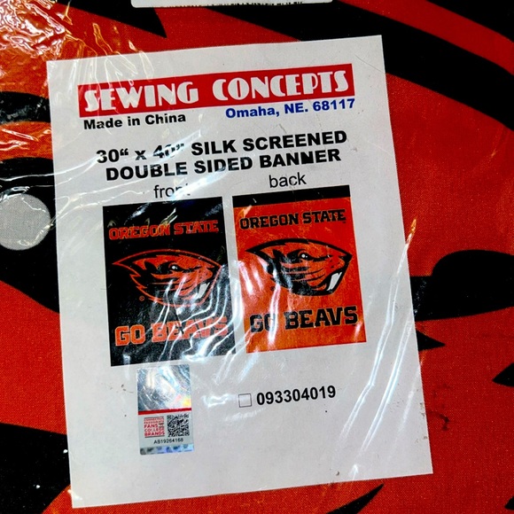 30 x 40 Oregon State Large silk screen Banner NEW IN PACKAGE - Picture 1 of 3